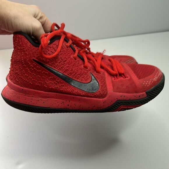 NIKE KYRIE 3 x THREE POINT CONTEST CANDY APPLE - Picture 6 of 8